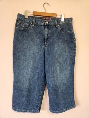 Gloria Vanderbilt Amanda Skimmer Embellished Denim Capris Size 12
